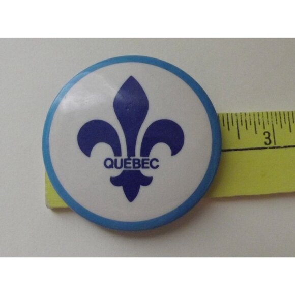 Quebec Pinback Fleur-De-Lis Vtg Button Blue & Beige Round Design Collectible Pin - Picture 2 of 8
